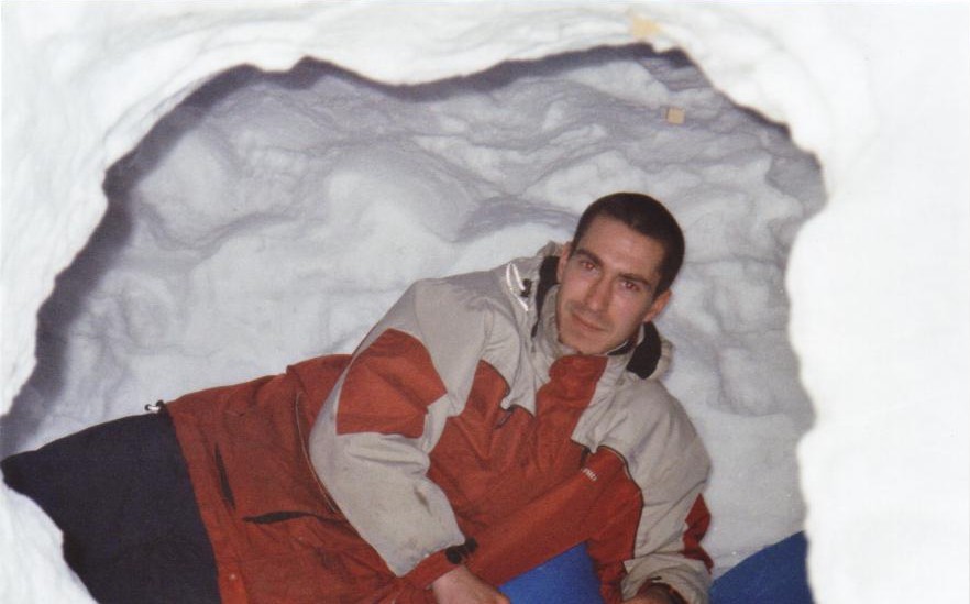 PL dans igloo.JPG